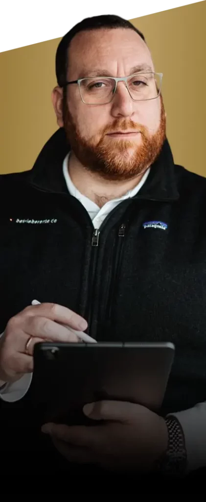 Auf der Bühne beim MMK 2025 steht unter anderem Wladimier Simonov als Speaker.